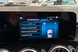Musta Mercedes-Benz EQB 2023 kuva 32.