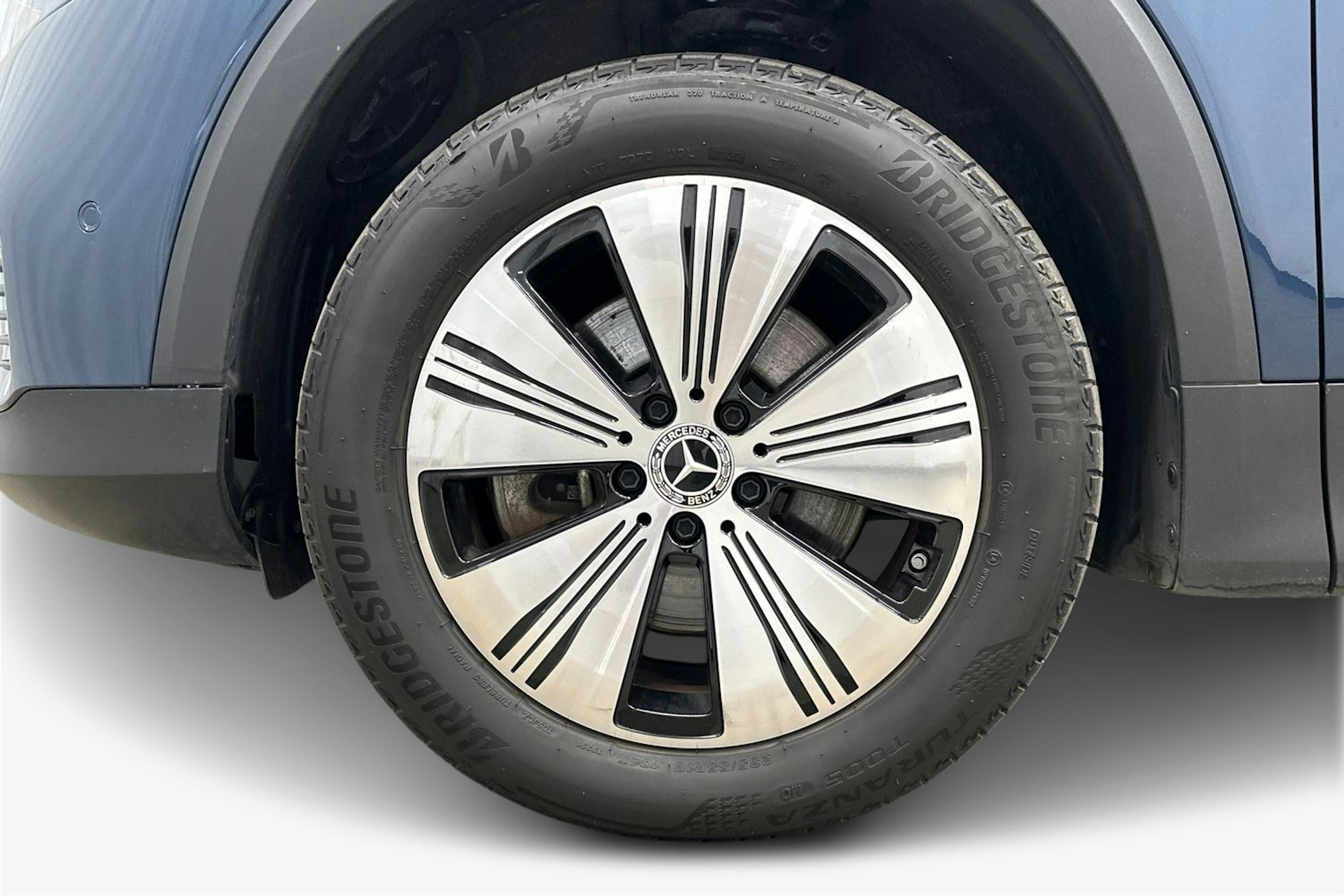 sininen Mercedes-Benz EQB 2023 kuva 11.