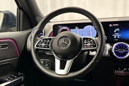 sininen Mercedes-Benz EQB 2023 kuva 14.