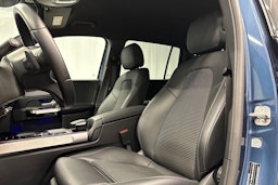 sininen Mercedes-Benz EQB 2023 kuva 16.