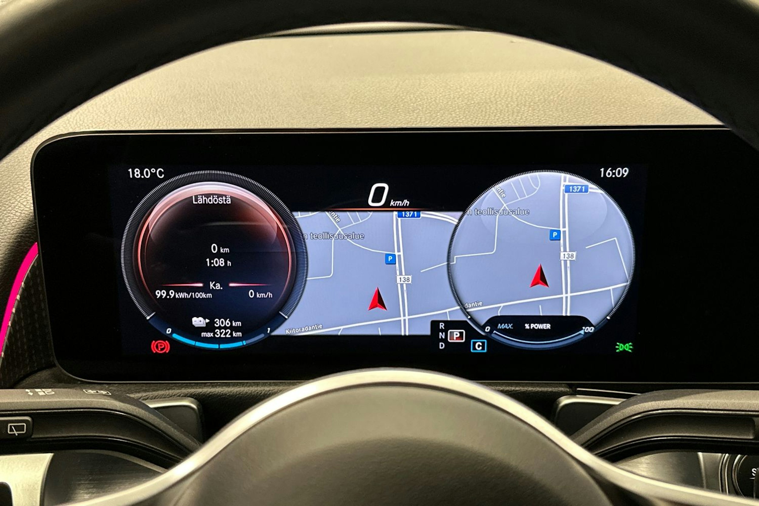 sininen Mercedes-Benz EQB 2023 kuva 18.