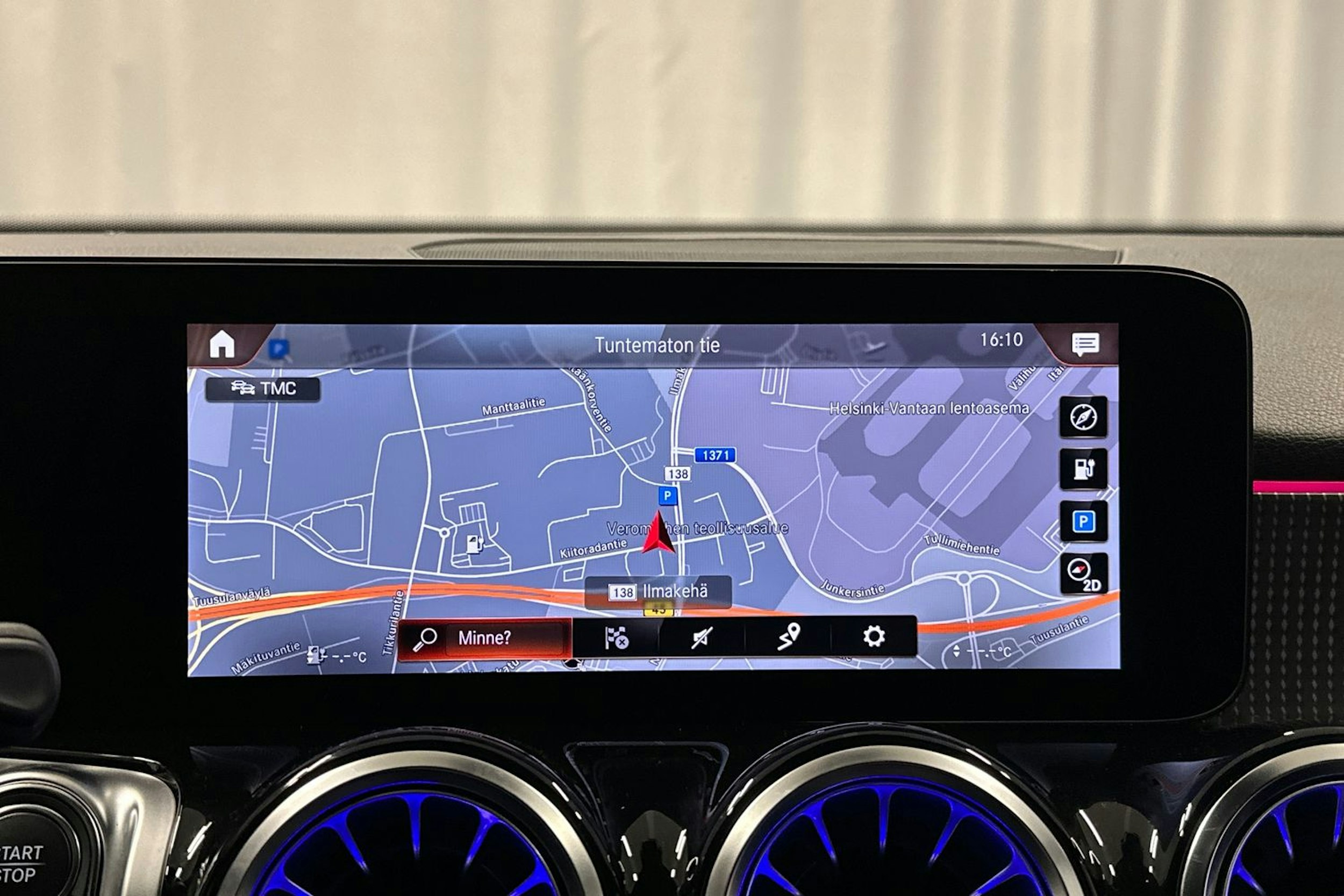 sininen Mercedes-Benz EQB 2023 kuva 22.