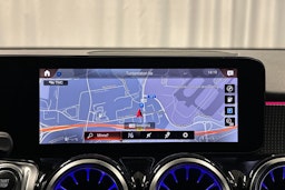 sininen Mercedes-Benz EQB 2023 kuva 22.
