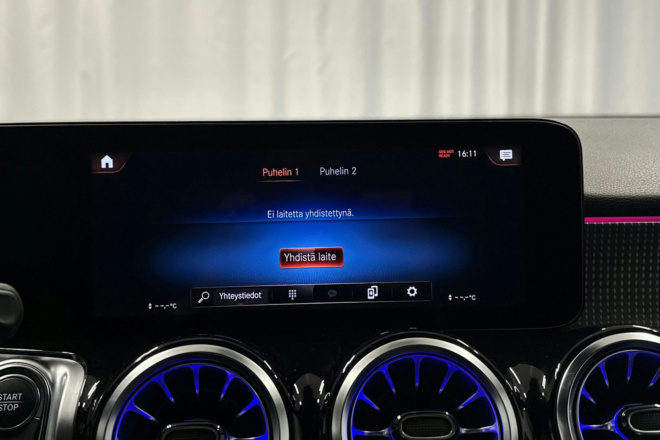 sininen Mercedes-Benz EQB 2023 kuva 23.