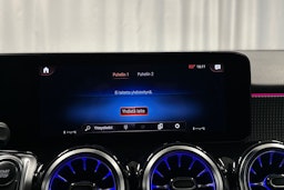 sininen Mercedes-Benz EQB 2023 kuva 23.