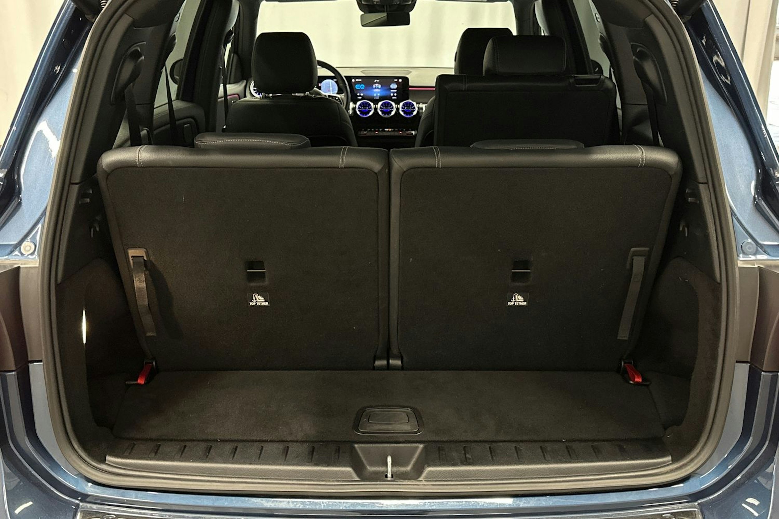 sininen Mercedes-Benz EQB 2023 kuva 27.