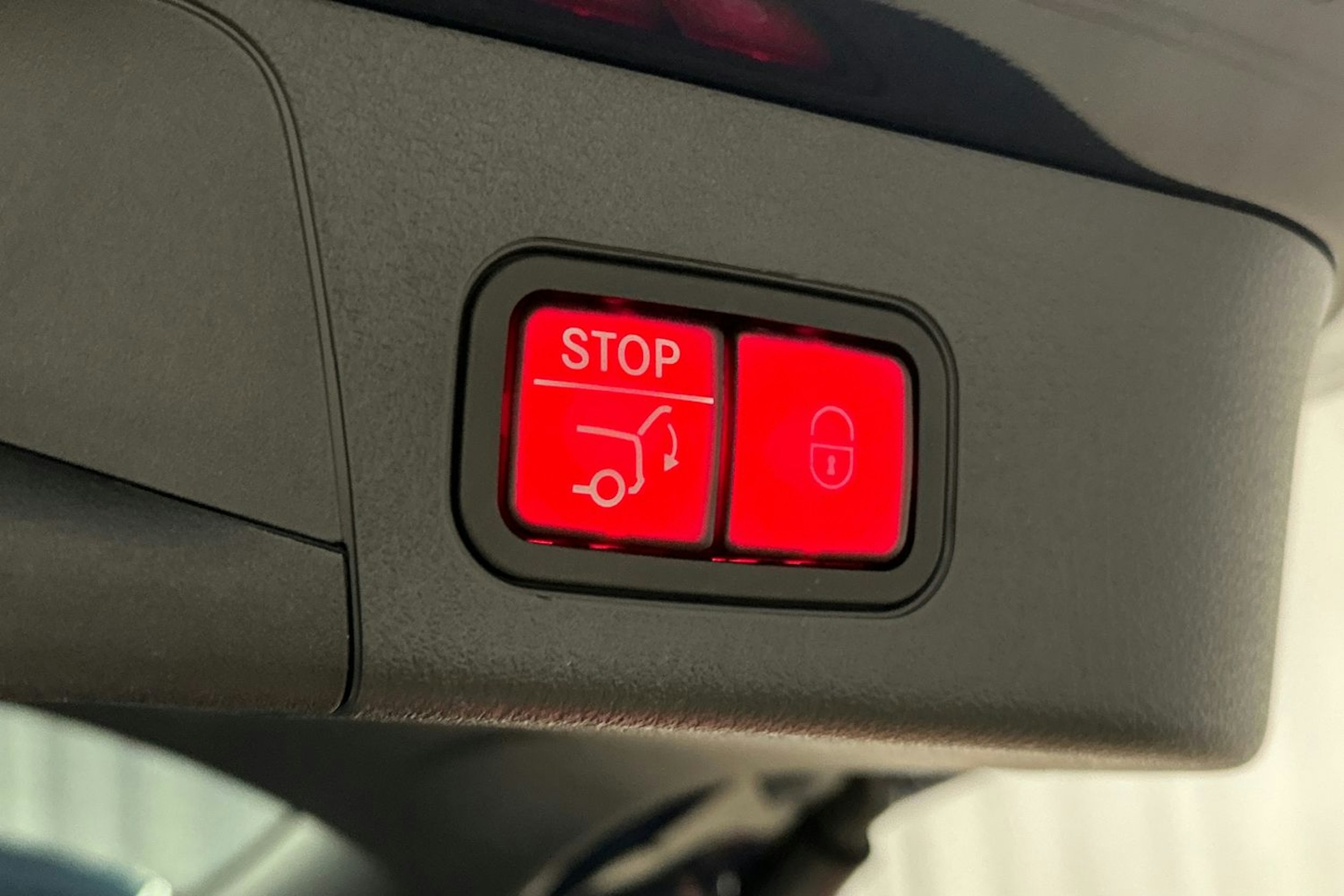 sininen Mercedes-Benz EQB 2023 kuva 29.