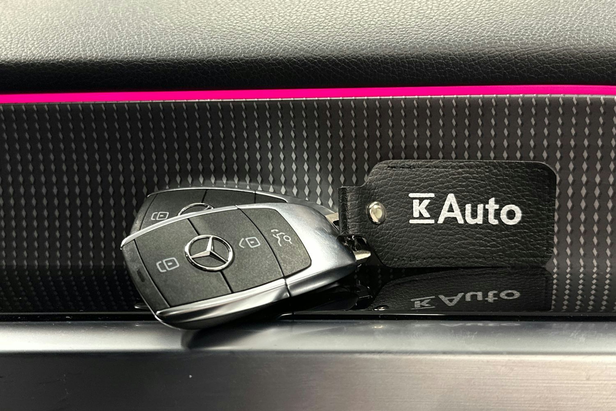 sininen Mercedes-Benz EQB 2023 kuva 31.