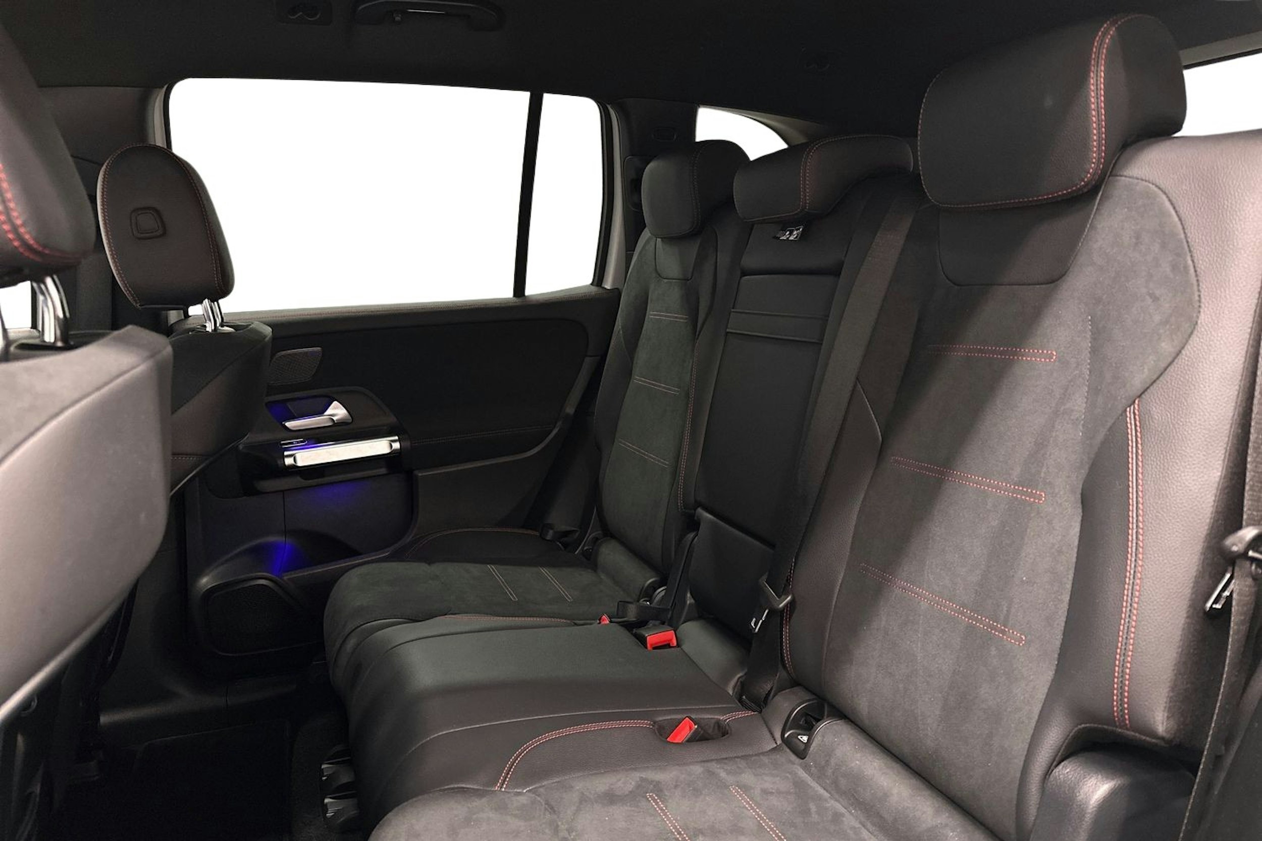 valkoinen Mercedes-Benz EQB 2023 kuva 10.