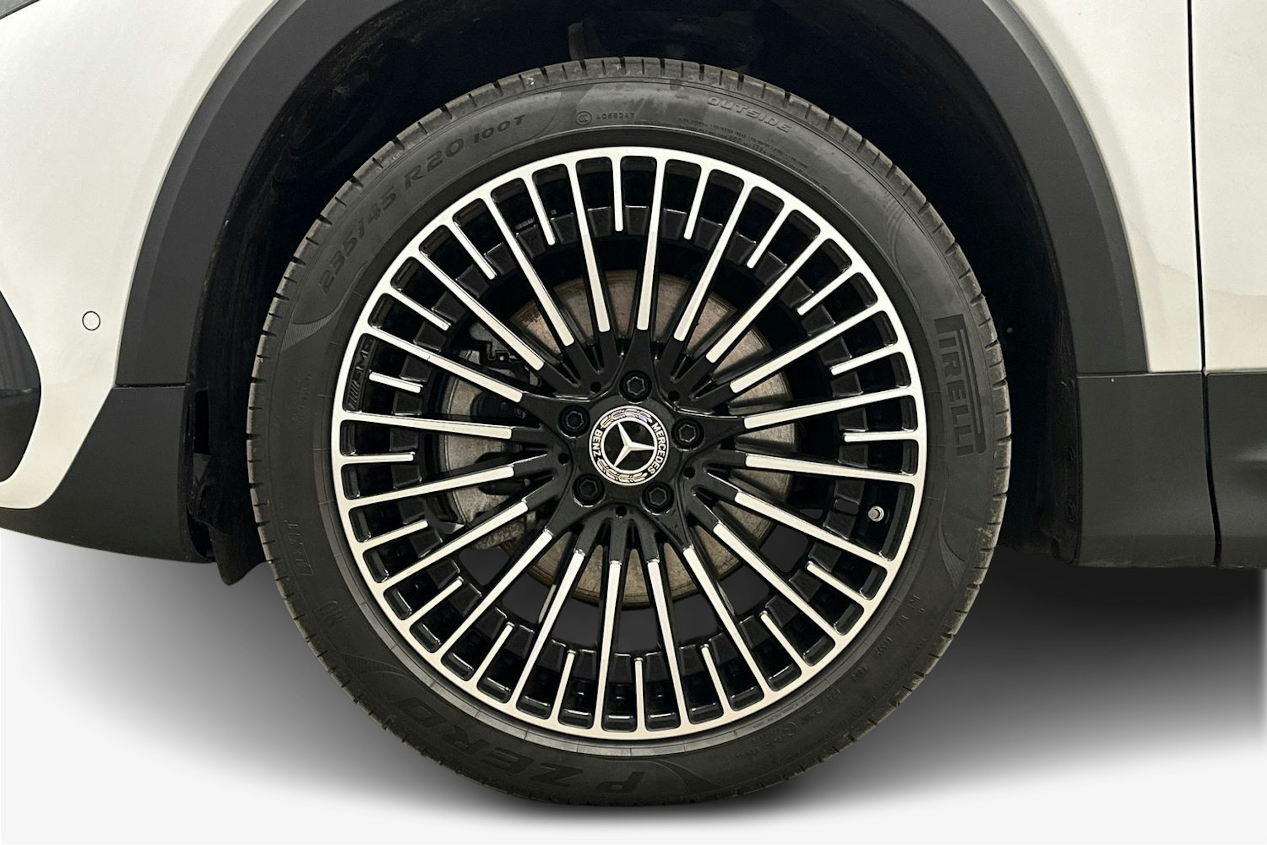 valkoinen Mercedes-Benz EQB 2023 kuva 11.