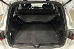 valkoinen Mercedes-Benz EQB 2023 kuva 14.