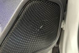 valkoinen Mercedes-Benz EQB 2023 kuva 19.