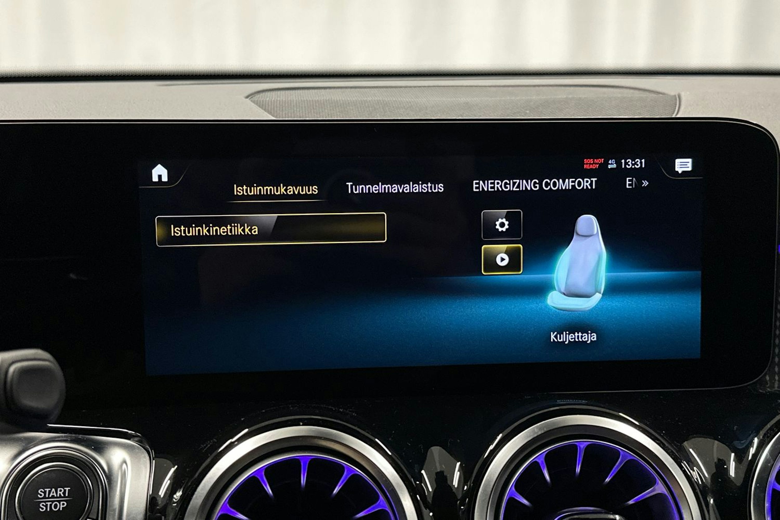 valkoinen Mercedes-Benz EQB 2023 kuva 27.