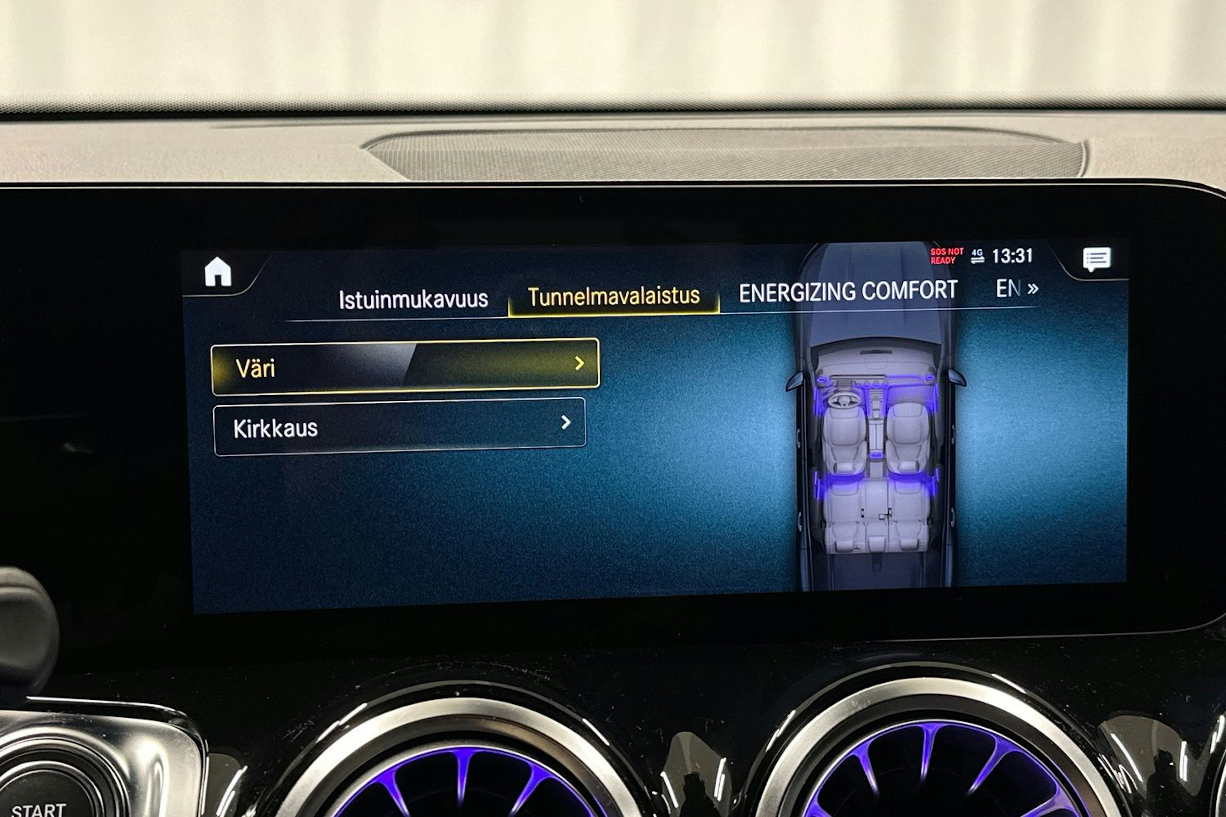valkoinen Mercedes-Benz EQB 2023 kuva 28.