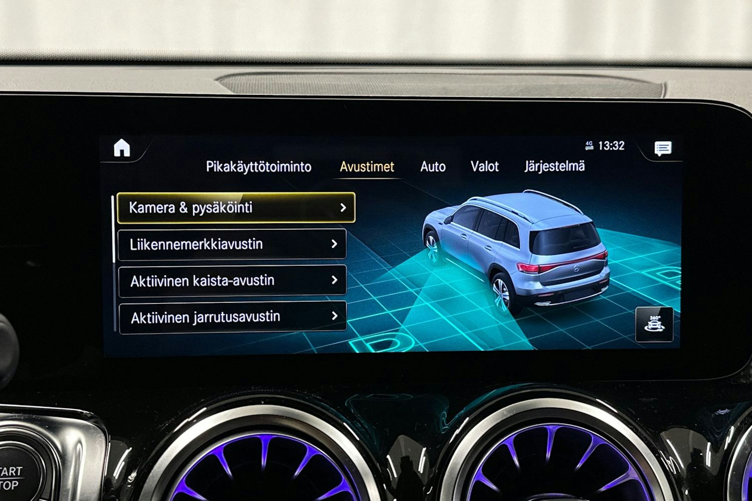 valkoinen Mercedes-Benz EQB 2023 kuva 30.