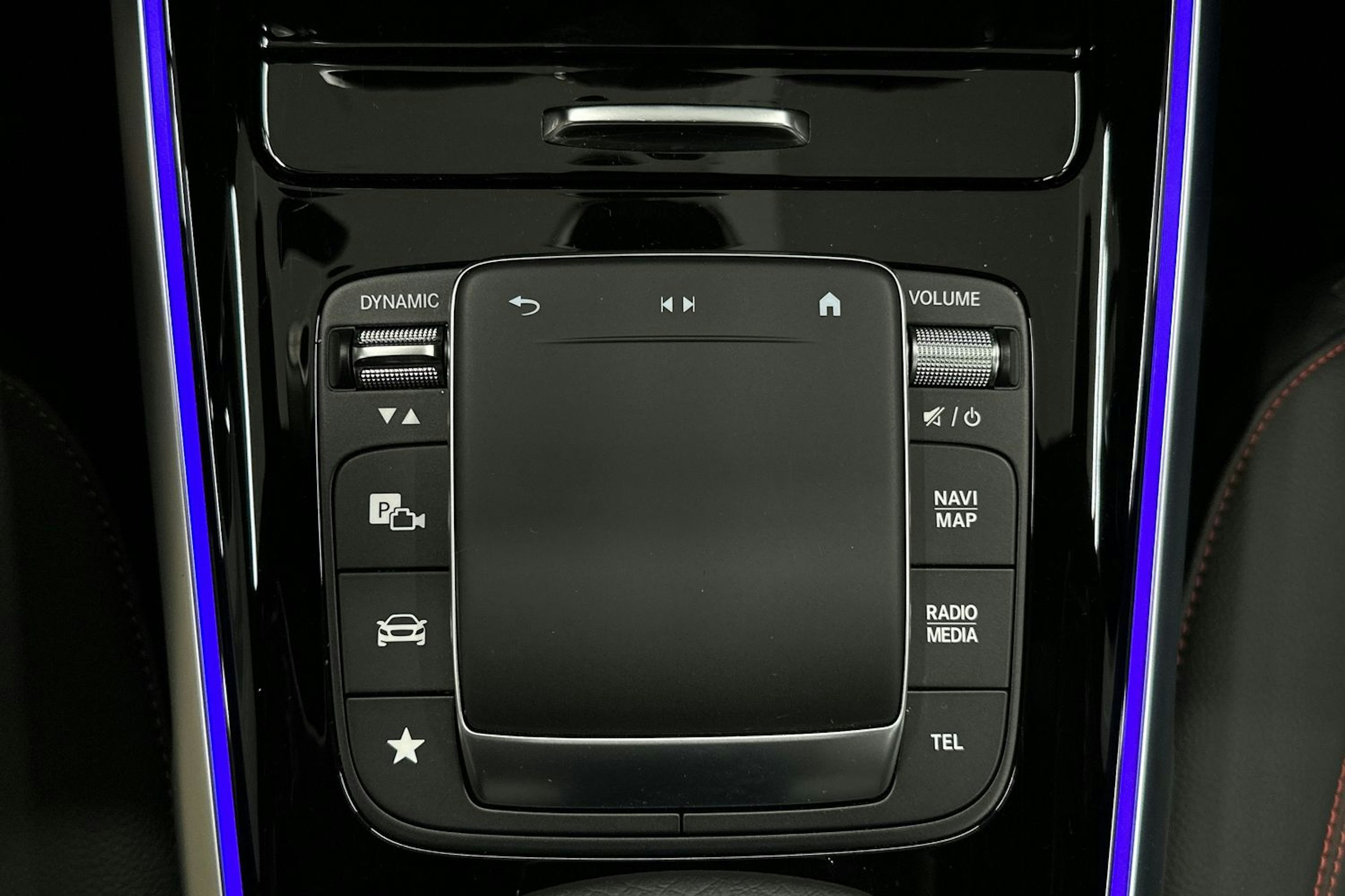 valkoinen Mercedes-Benz EQB 2023 kuva 34.