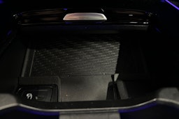 valkoinen Mercedes-Benz EQB 2023 kuva 35.