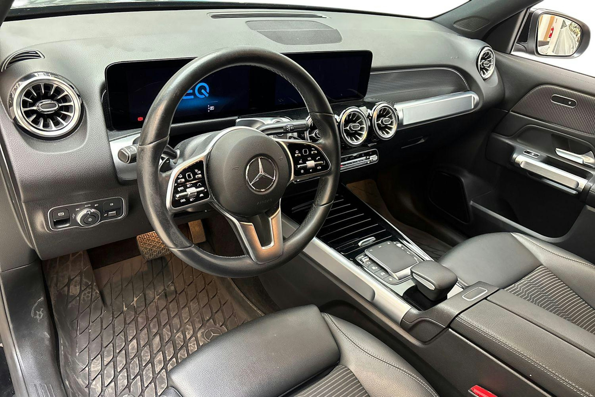 musta Mercedes-Benz EQB 2023 kuva 7.