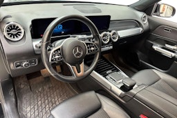 musta Mercedes-Benz EQB 2023 kuva 7.
