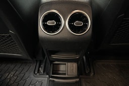 musta Mercedes-Benz EQB 2023 kuva 19.