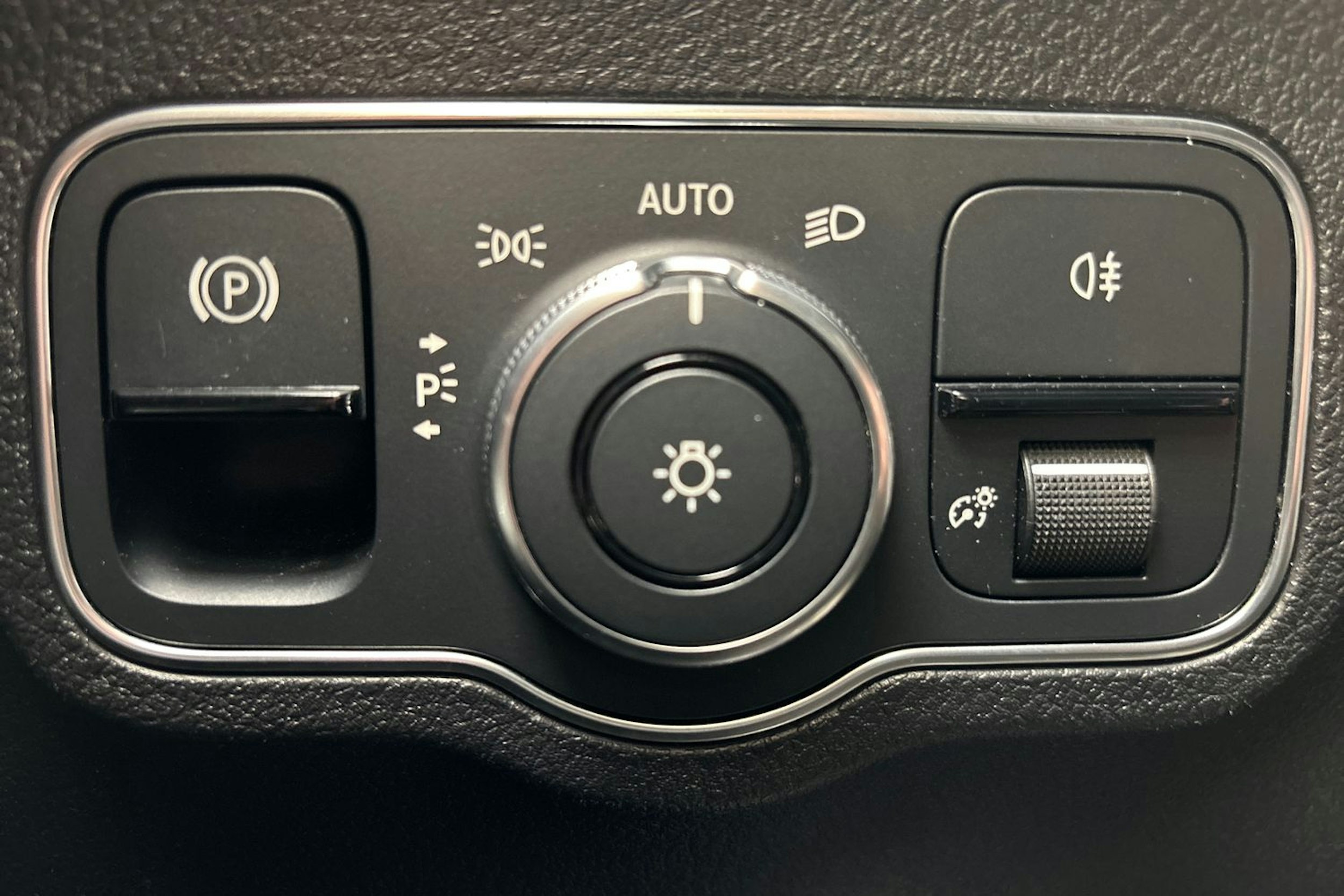 musta Mercedes-Benz EQB 2023 kuva 22.