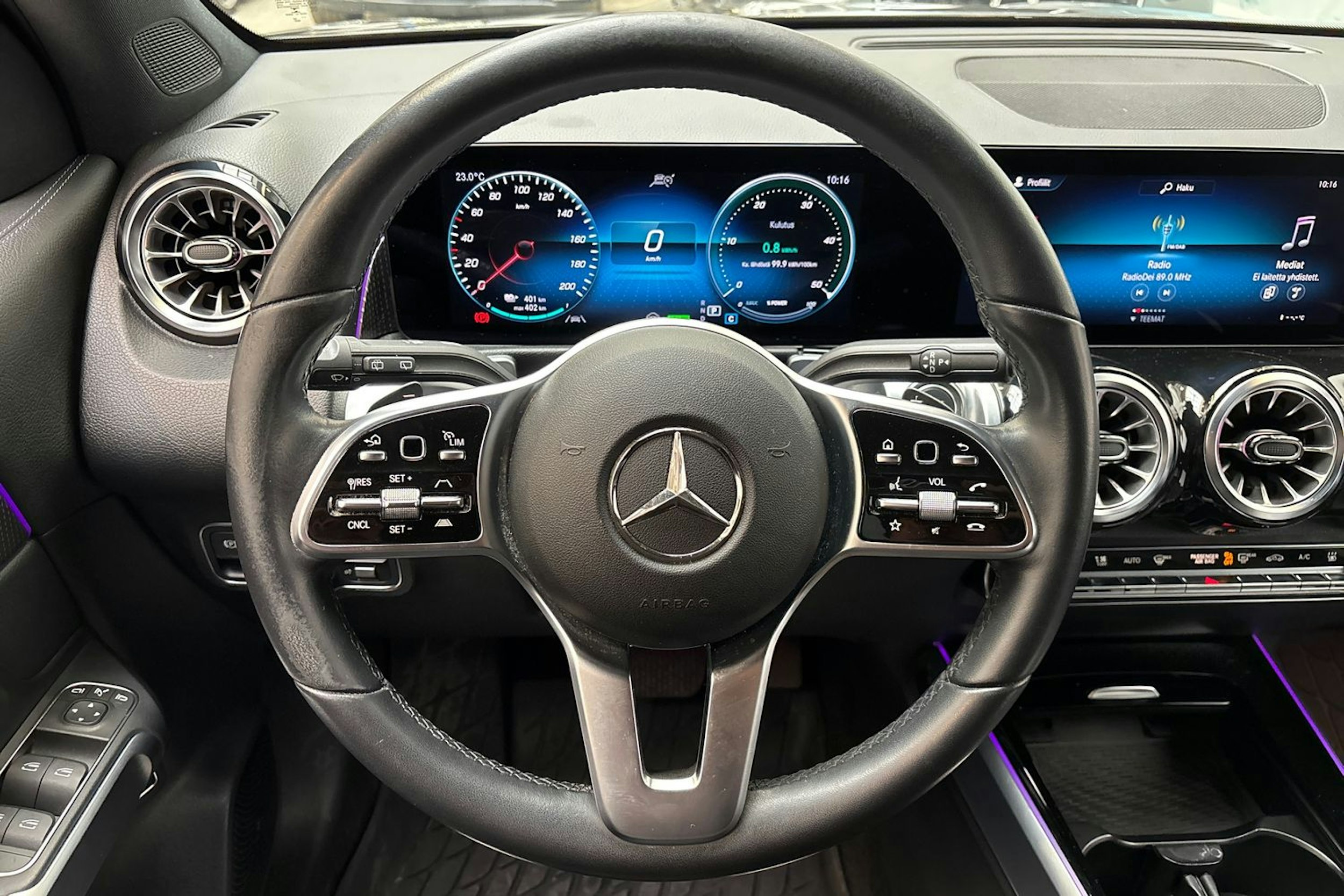 musta Mercedes-Benz EQB 2023 kuva 23.