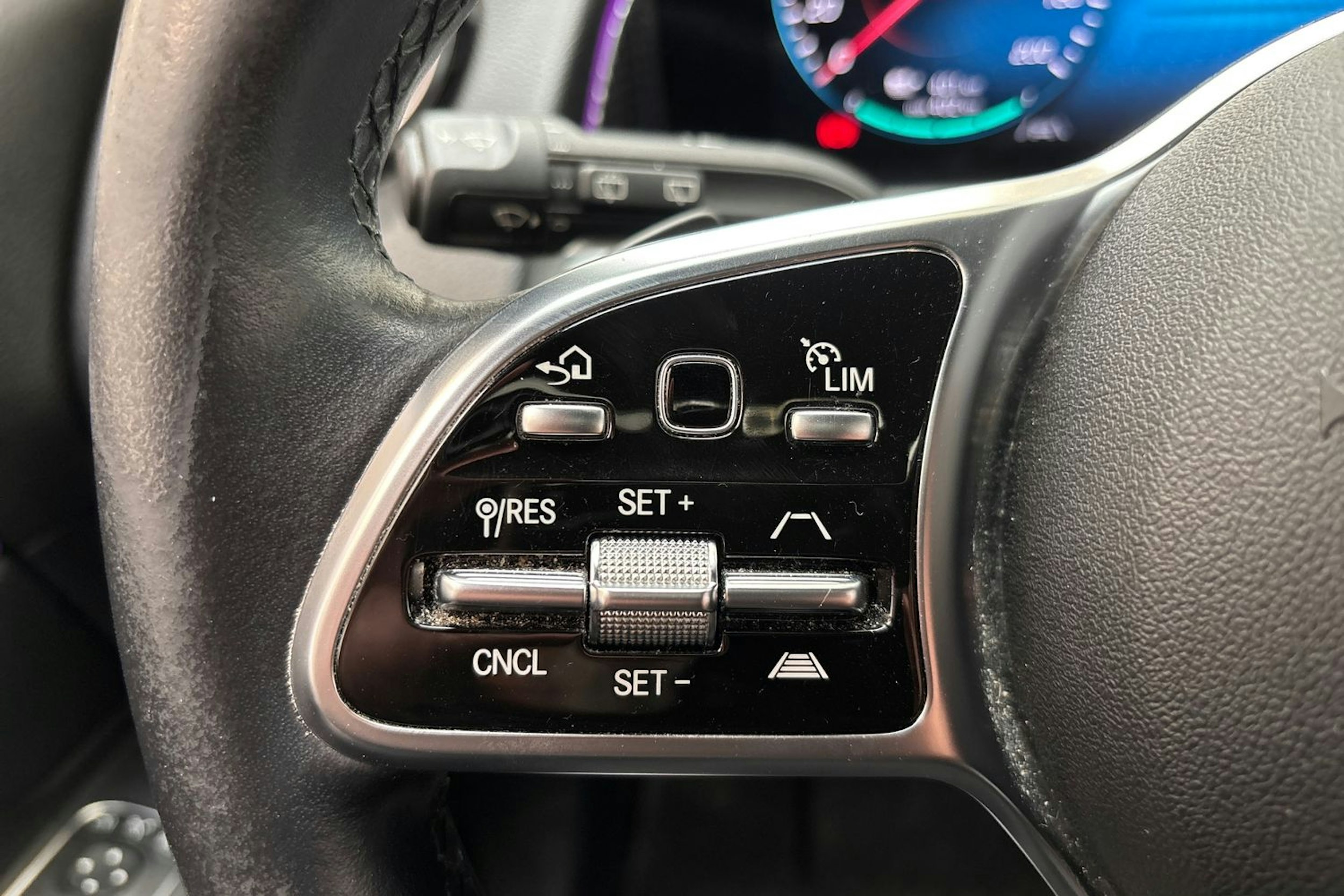 musta Mercedes-Benz EQB 2023 kuva 24.