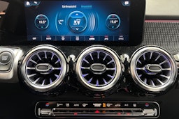 musta Mercedes-Benz EQB 2023 kuva 34.