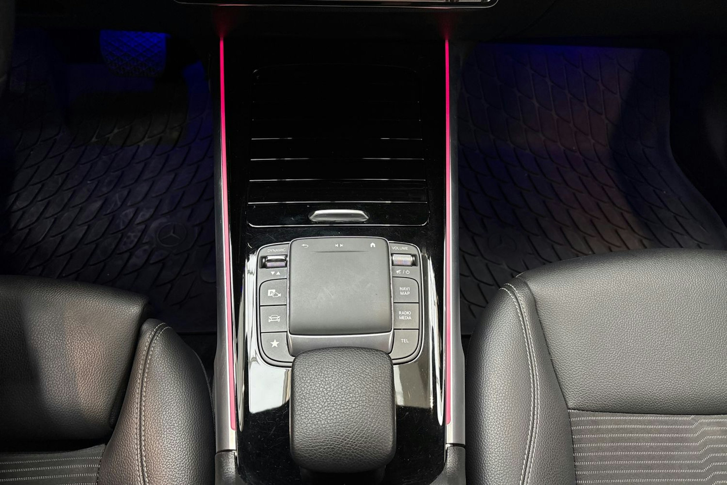 musta Mercedes-Benz EQB 2023 kuva 35.