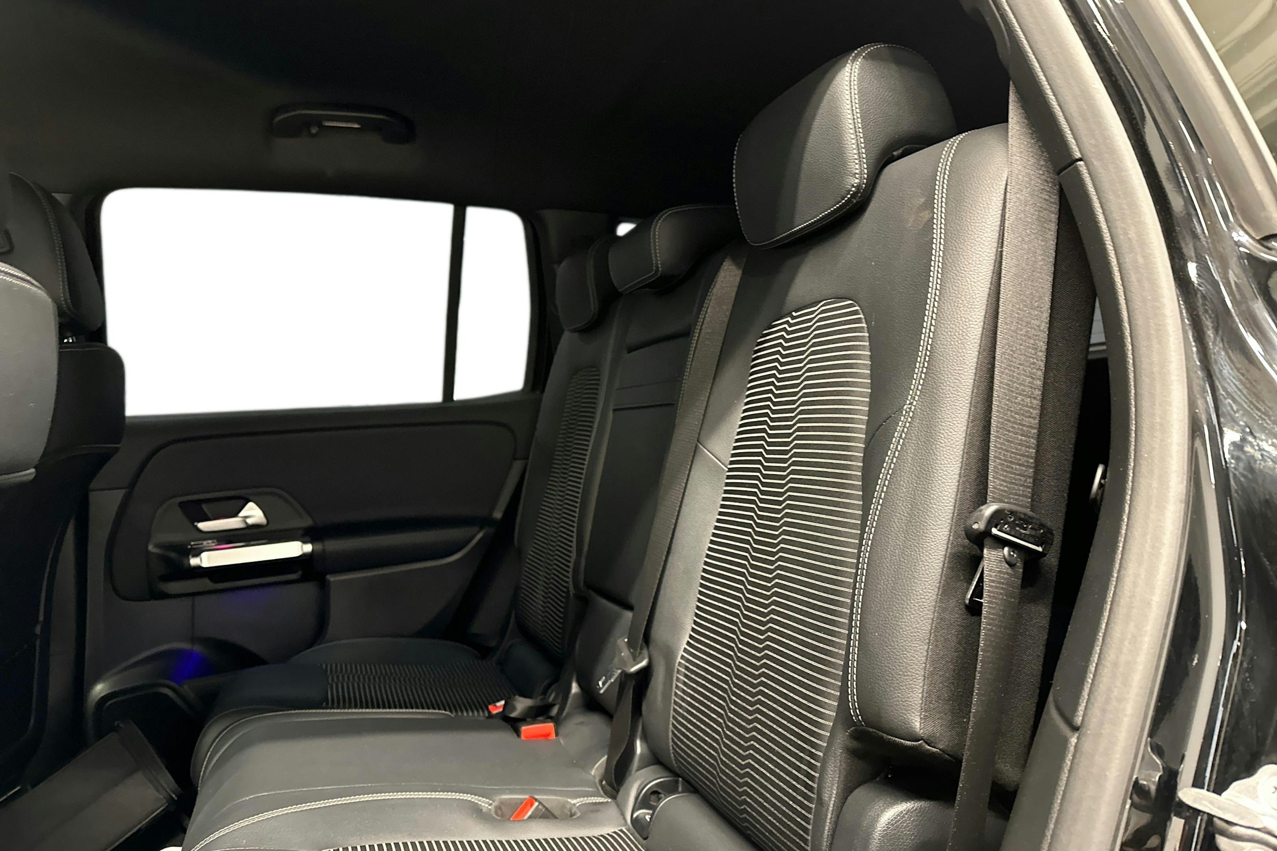 musta Mercedes-Benz EQB 2023 kuva 10.