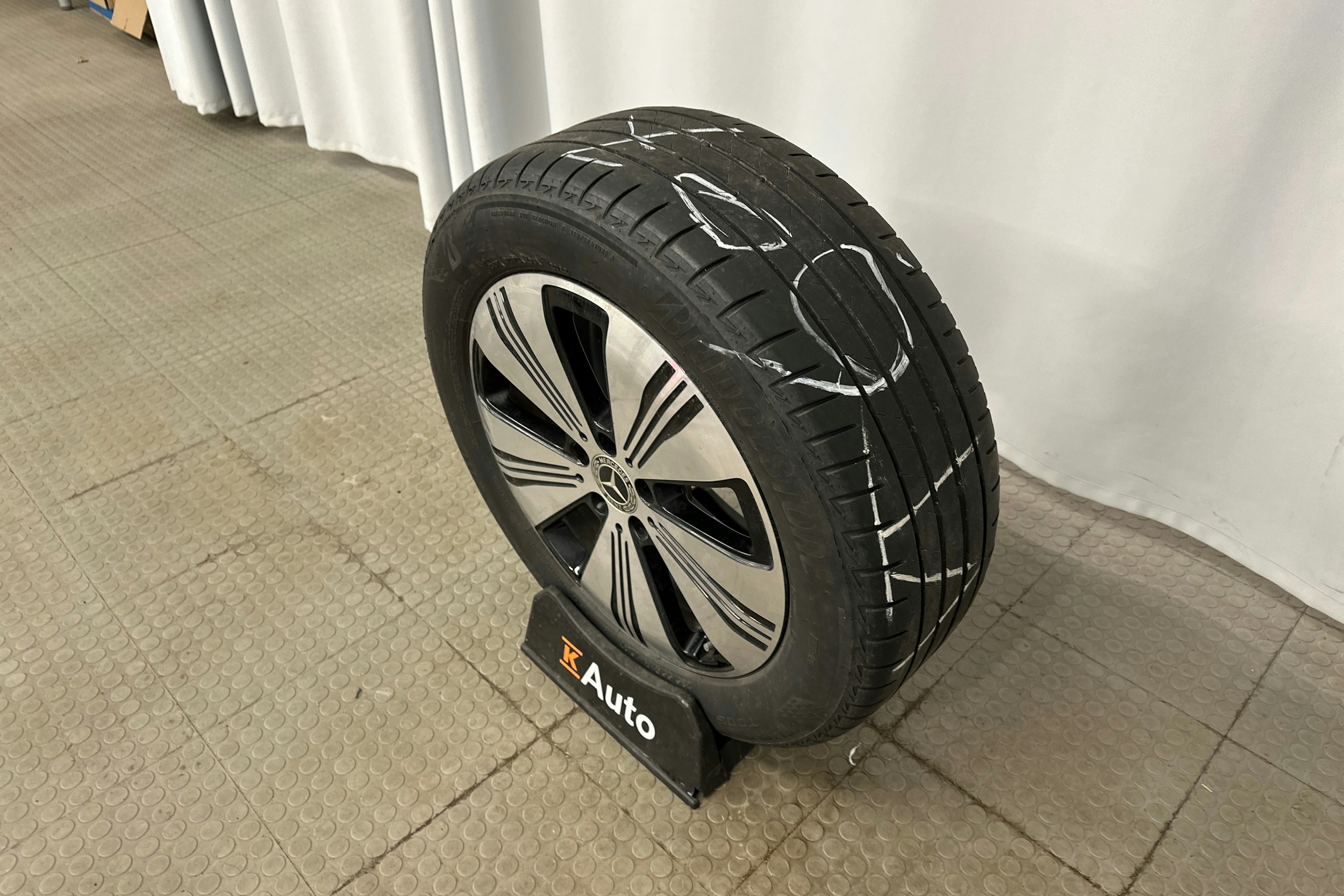 musta Mercedes-Benz EQB 2023 kuva 13.