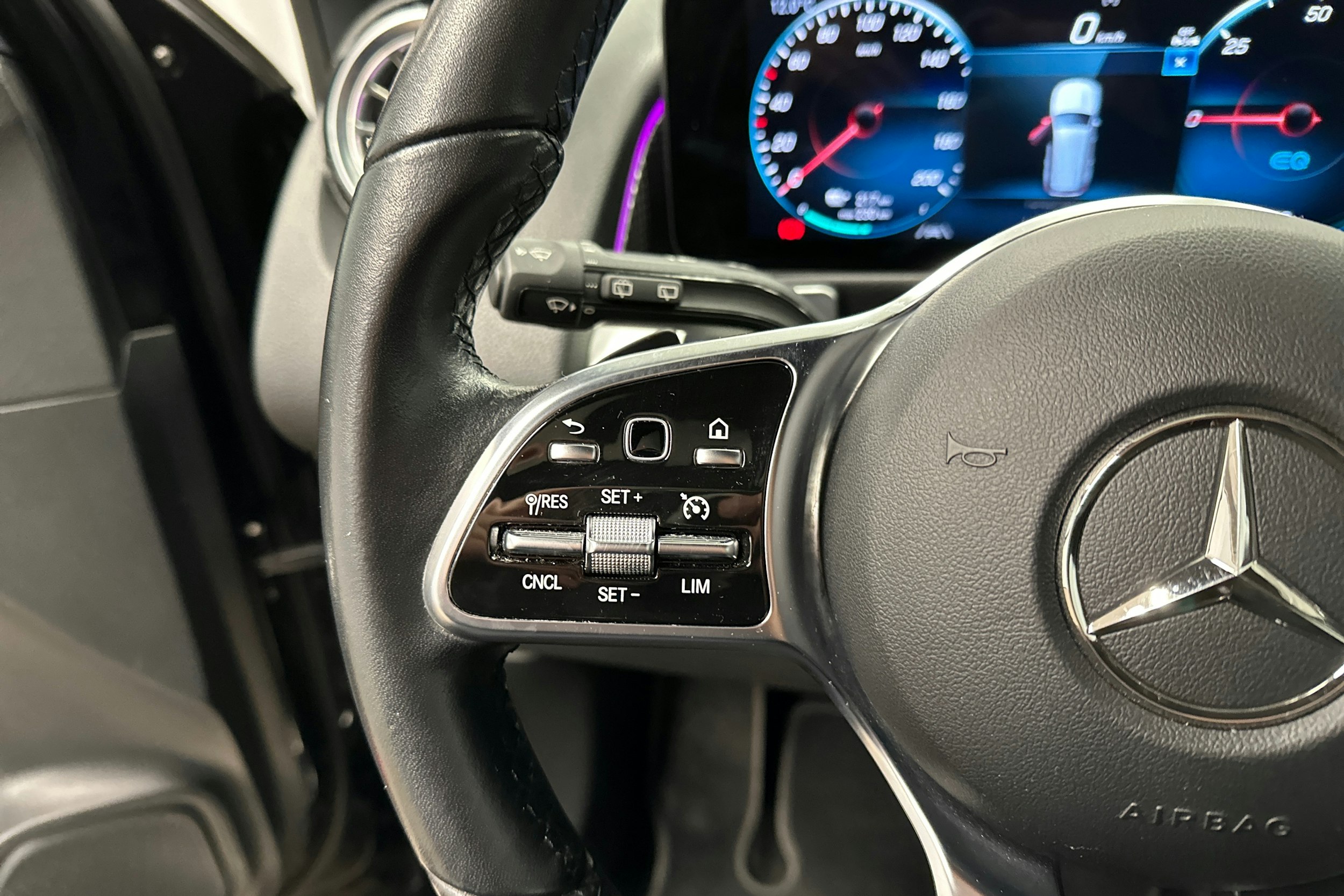 musta Mercedes-Benz EQB 2023 kuva 14.