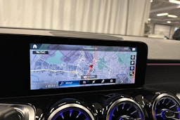 musta Mercedes-Benz EQB 2023 kuva 18.