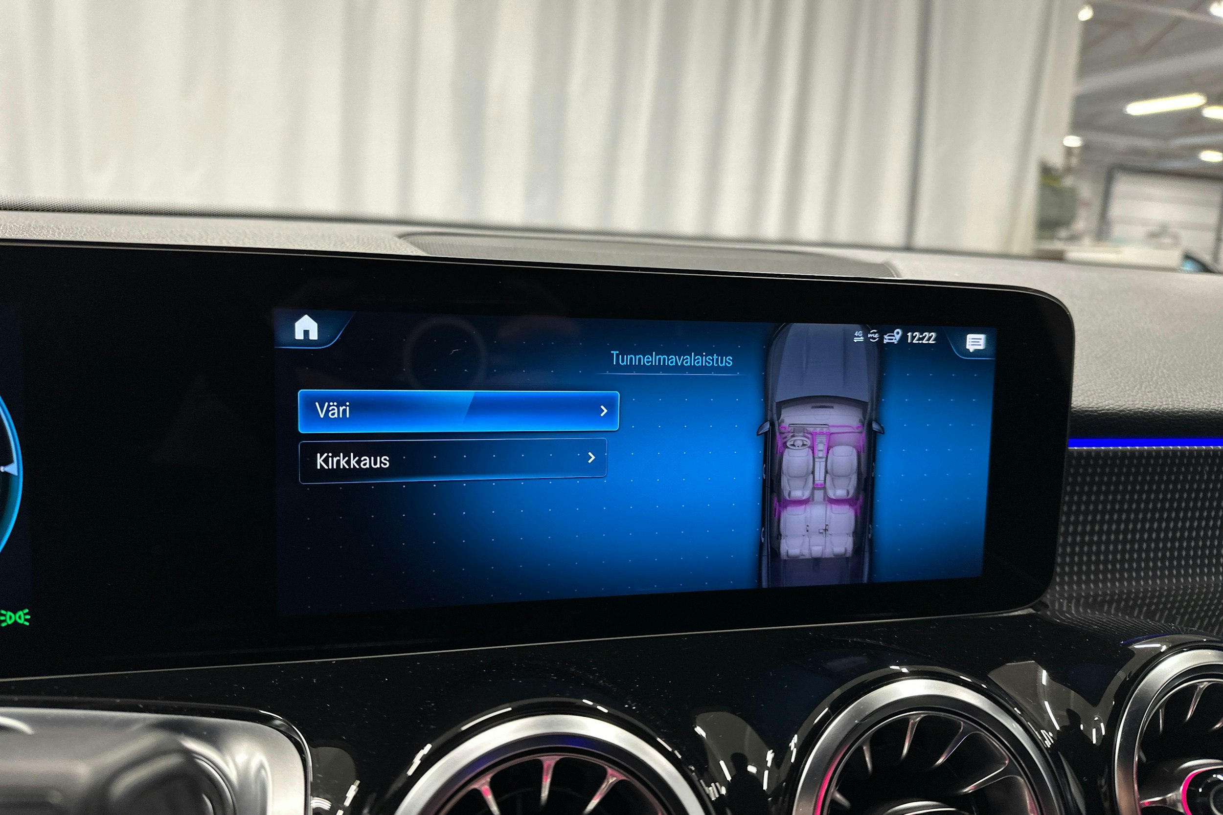 musta Mercedes-Benz EQB 2023 kuva 19.