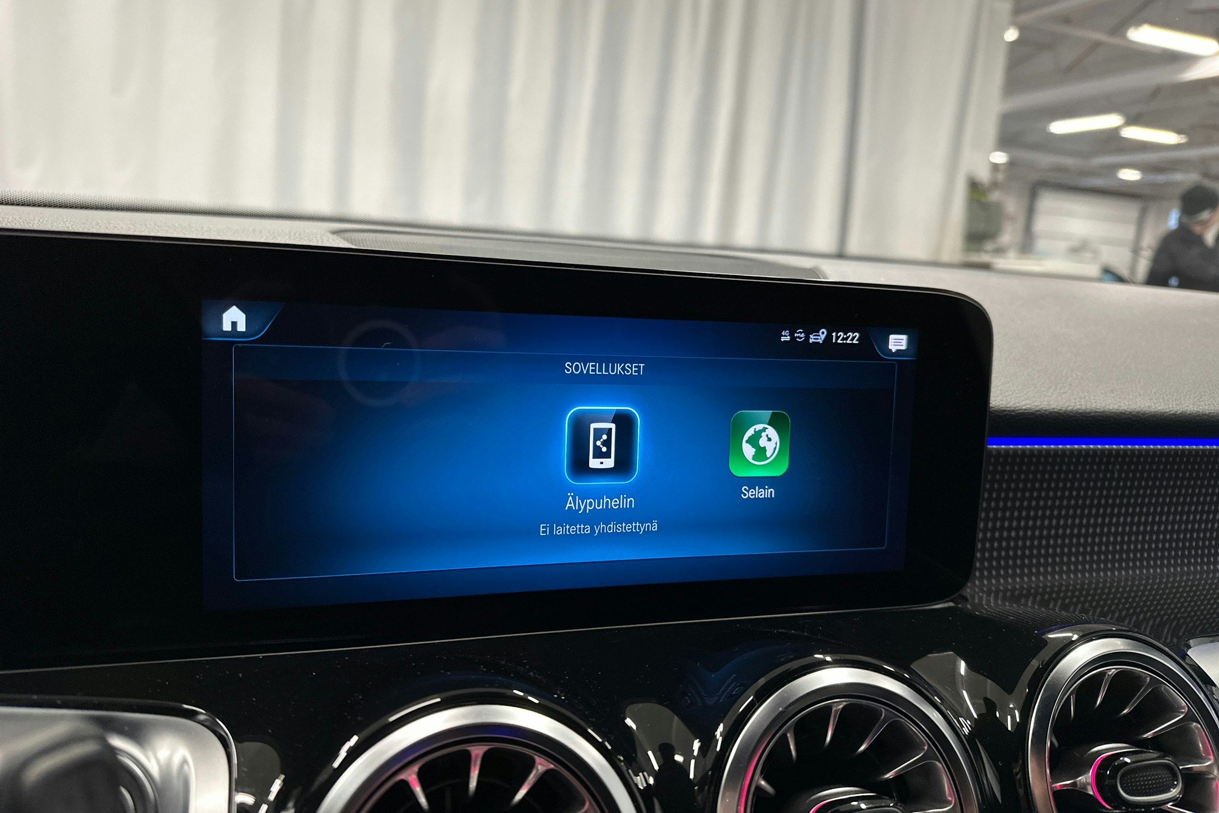 musta Mercedes-Benz EQB 2023 kuva 20.