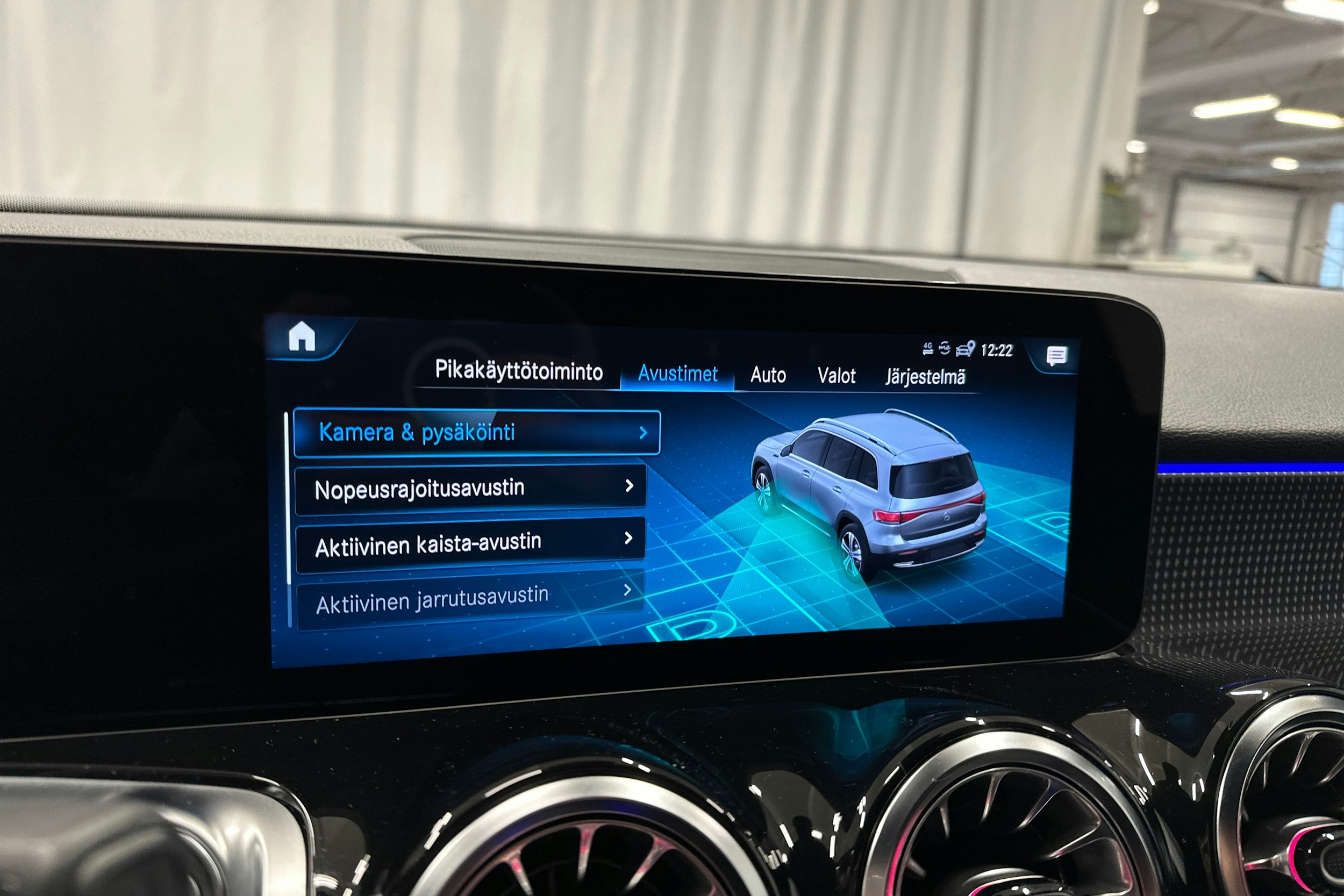 musta Mercedes-Benz EQB 2023 kuva 21.