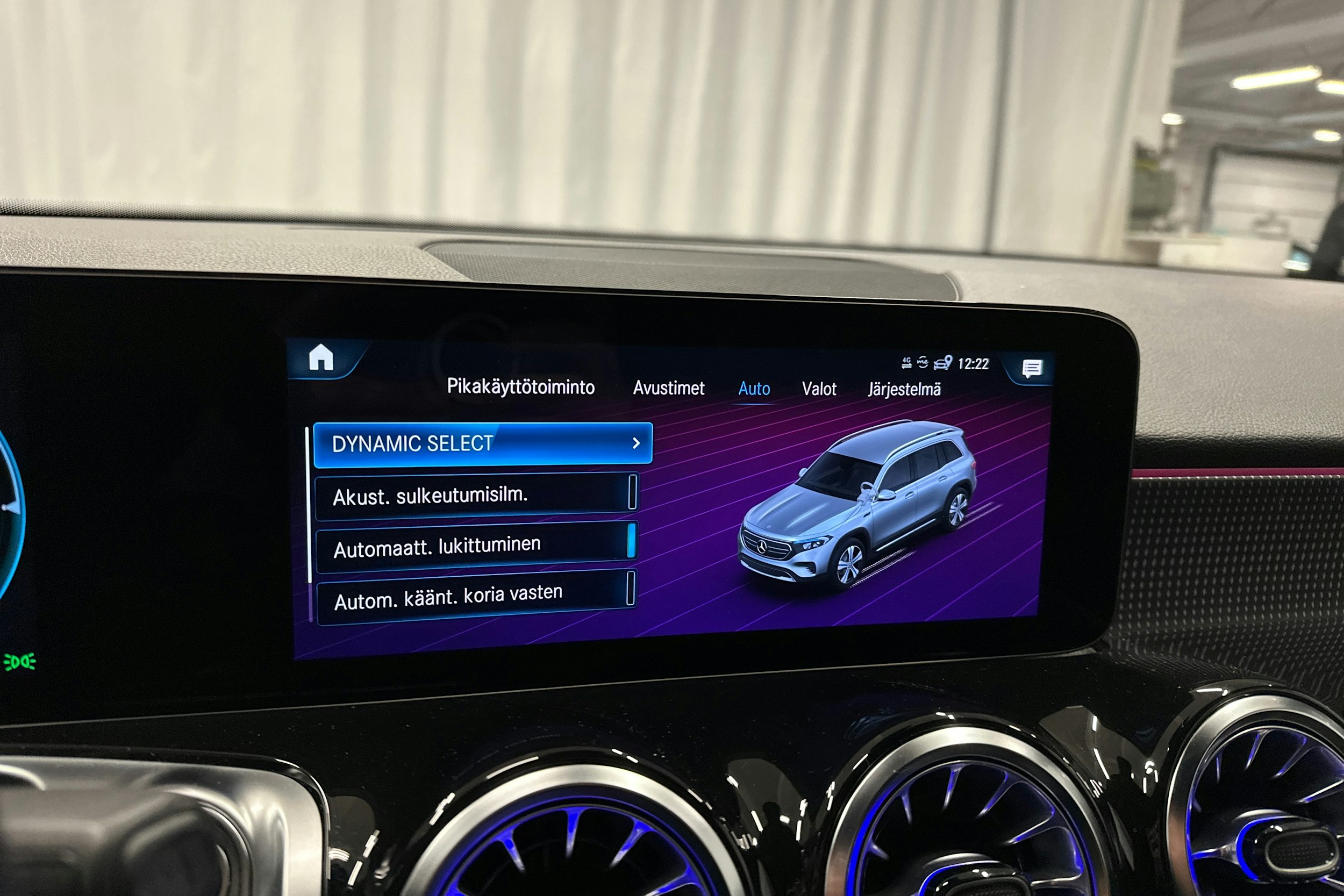 musta Mercedes-Benz EQB 2023 kuva 22.