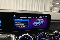 musta Mercedes-Benz EQB 2023 kuva 22.