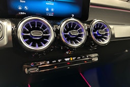 musta Mercedes-Benz EQB 2023 kuva 23.