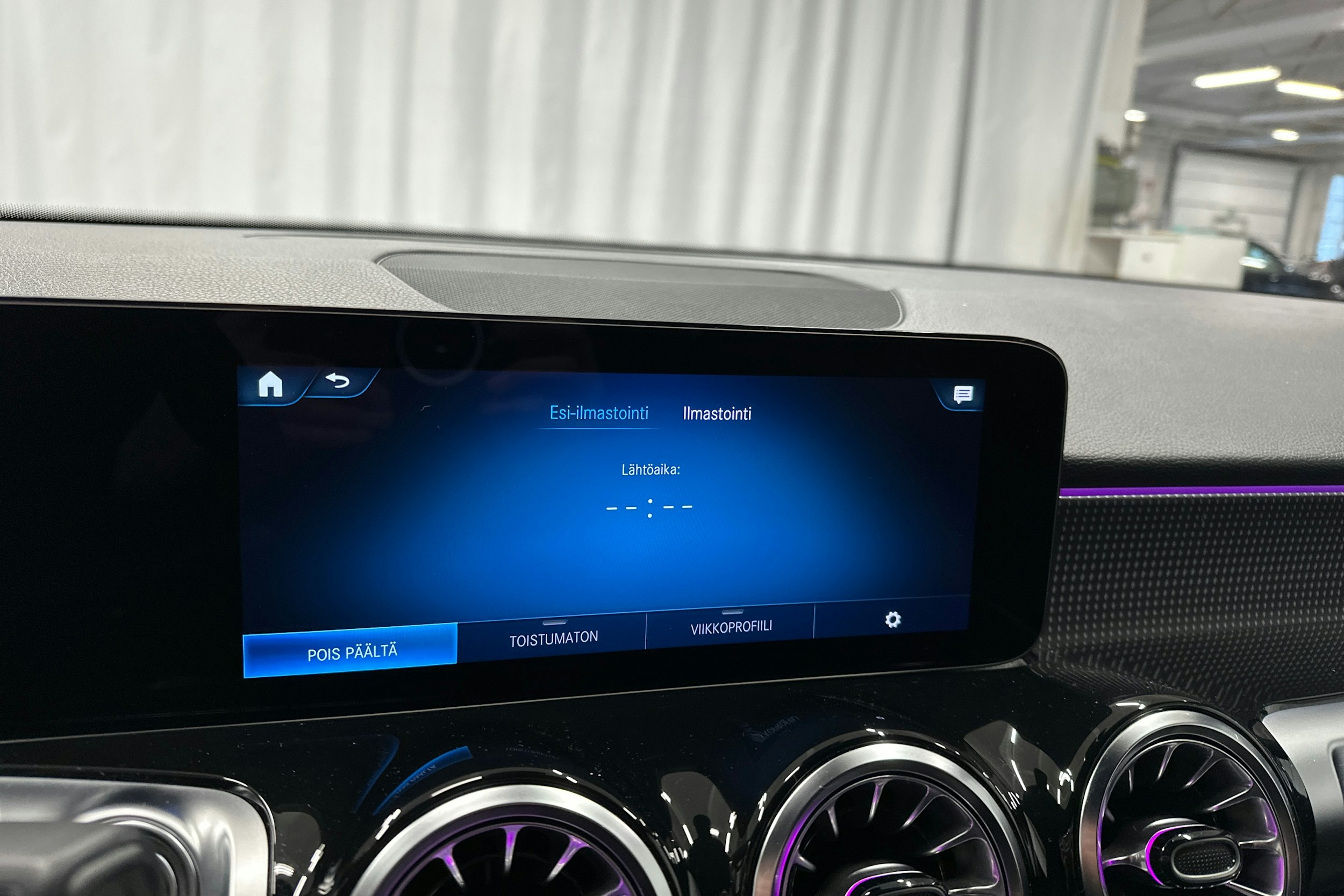 musta Mercedes-Benz EQB 2023 kuva 24.