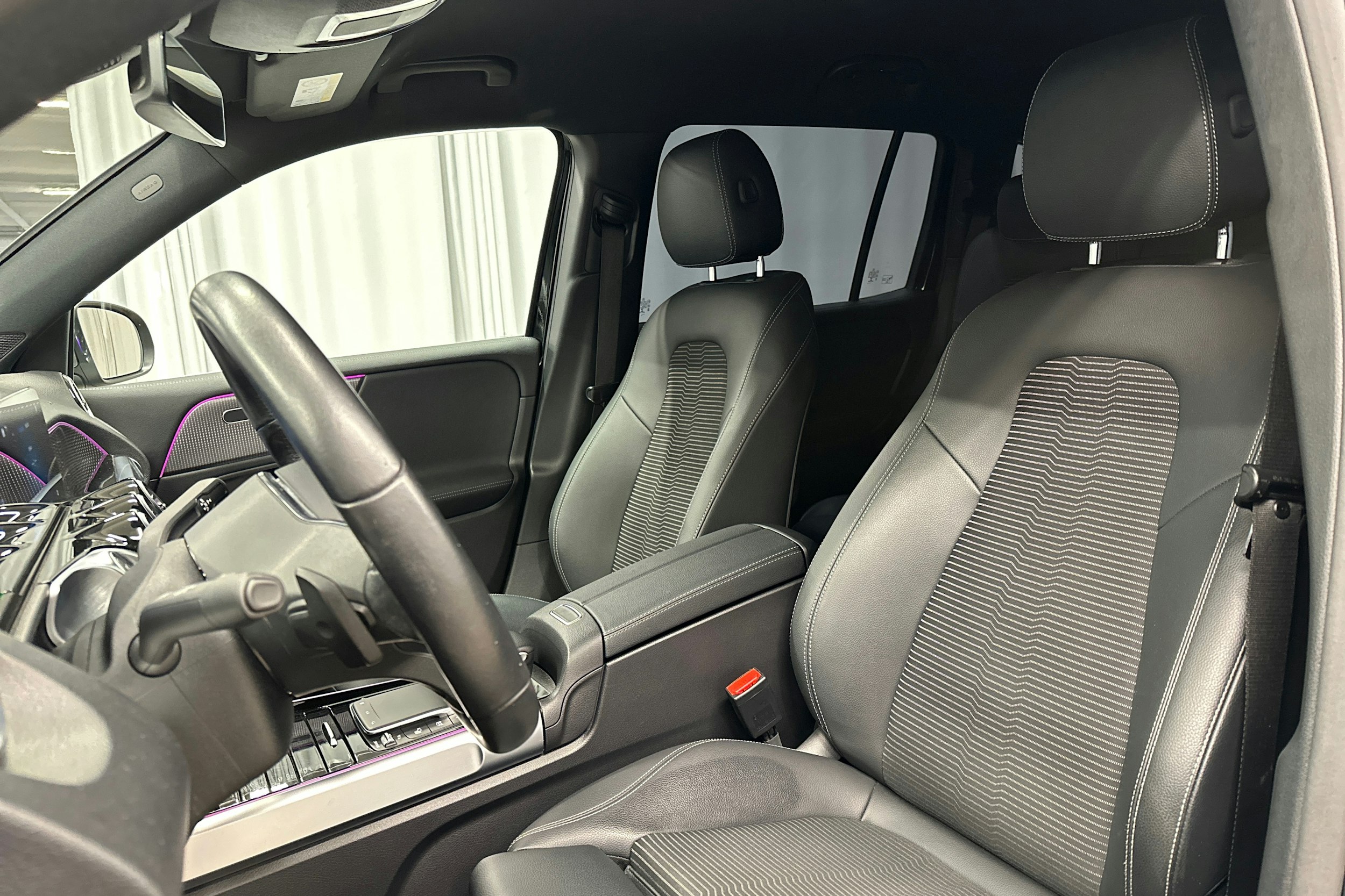 musta Mercedes-Benz EQB 2023 kuva 27.