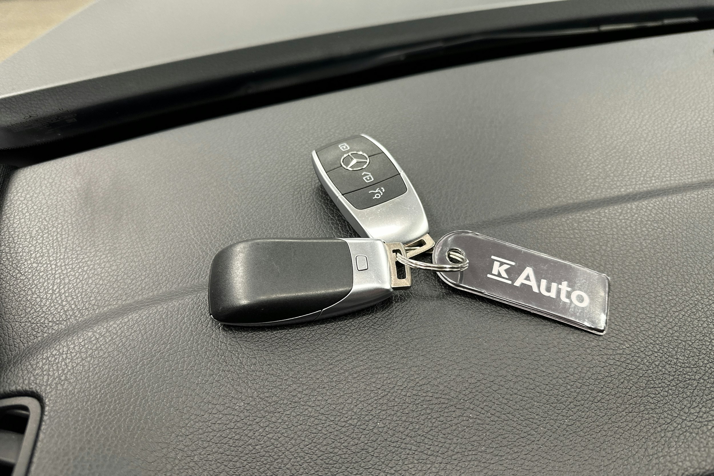 musta Mercedes-Benz EQB 2023 kuva 30.