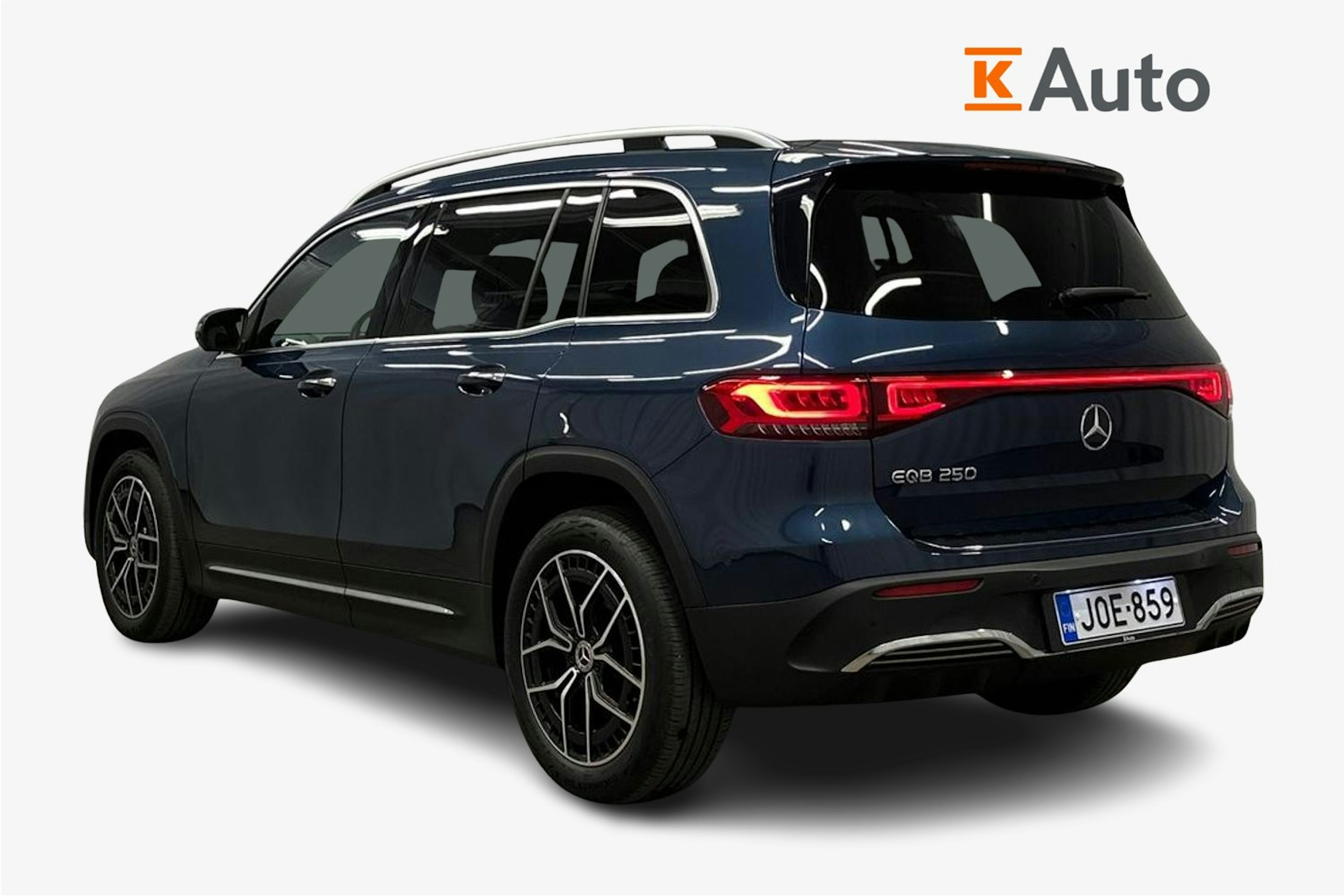 sininen Mercedes-Benz EQB 2023 kuva 2.