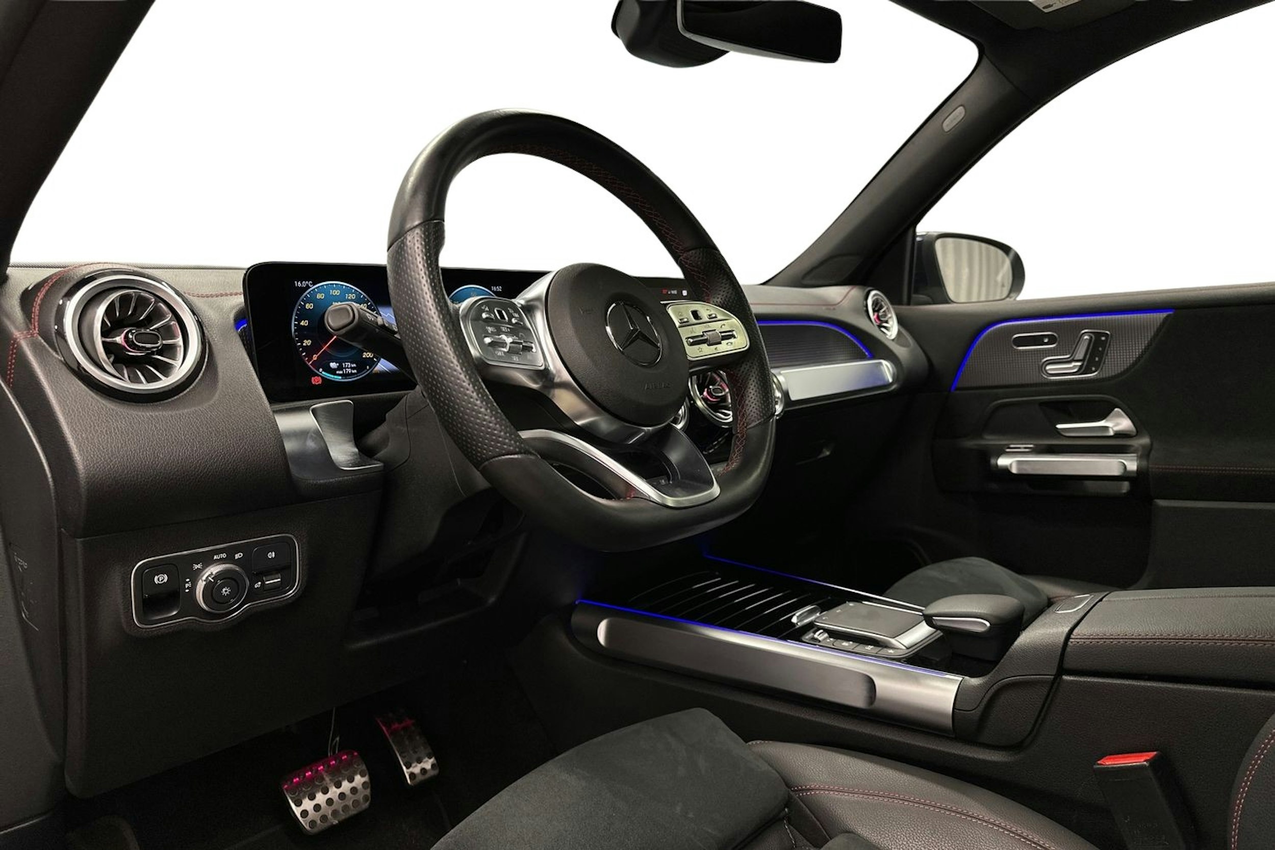 sininen Mercedes-Benz EQB 2023 kuva 7.