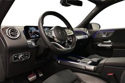 sininen Mercedes-Benz EQB 2023 kuva 7.