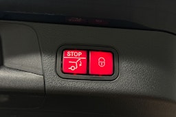 sininen Mercedes-Benz EQB 2023 kuva 15.