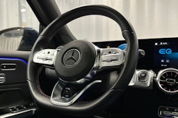 sininen Mercedes-Benz EQB 2023 kuva 16.