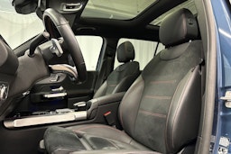 sininen Mercedes-Benz EQB 2023 kuva 17.