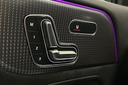 sininen Mercedes-Benz EQB 2023 kuva 18.