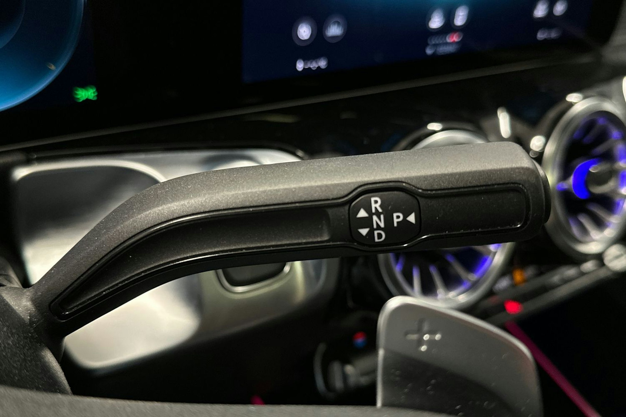 sininen Mercedes-Benz EQB 2023 kuva 22.